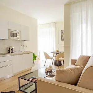 https://champagne-suite-milano.italymilanhotels.net